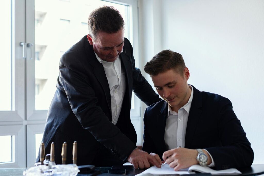 Jürgen und Florian Linnerz bei der Arbeit